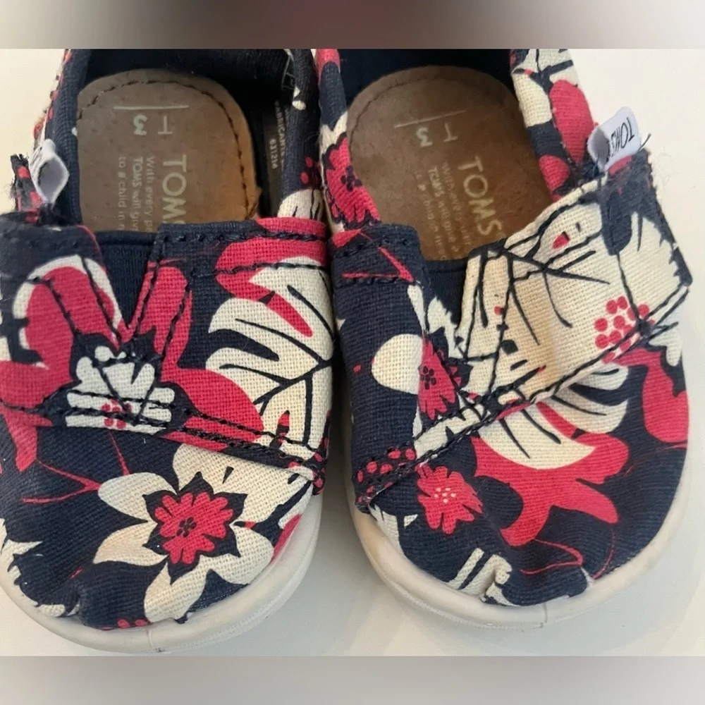 Toms baby girl floral slip on shoe Sz 3